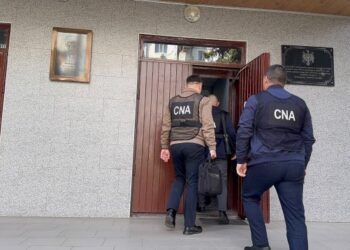 Ofițer de poliție, reținut pentru trafic de influență. Ar fi cerut 500 de euro ca să „rezolve” un dosar penal