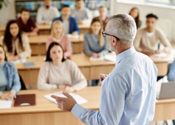 Sporuri salariale majorate cu mii de lei pentru cadrele didactice și cercetătorii din universități