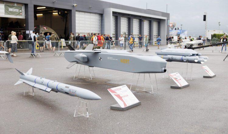 Germania acordă Ucrainei un ajutor militar de 5 miliarde de euro. Pachetul include producția de „arme cu rază lungă de acțiune”