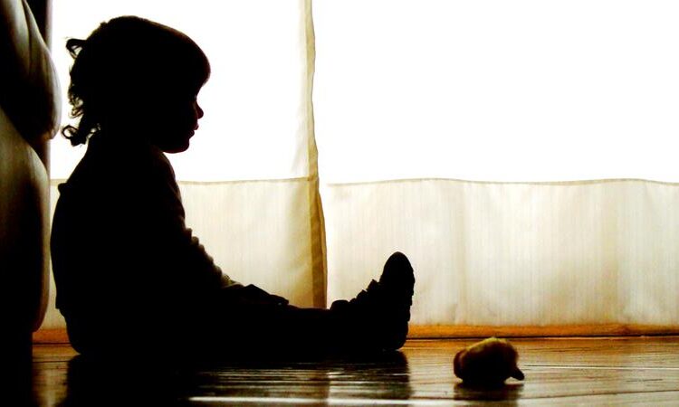 Un bărbat în vârstă de 69 de ani, condamnat la închisoare pentru că a abuzat sexual un copil