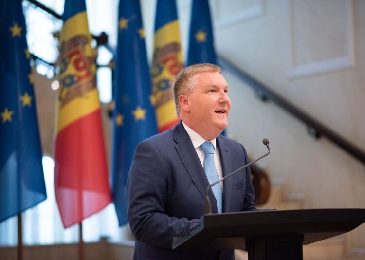 Avertisment de la Bruxelles înainte de alegerile din R. Moldova: Șansele de aderare la UE „se diminuează” fără voință politică