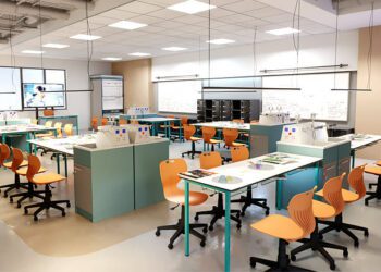 Opt școli din țară vor avea laboratoare dotate cu tehnologii de ultimă generație