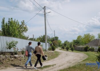 FOTO // „Satul European” a ajuns și la Berlinți, raionul Briceni. În curând, comuna va beneficia de un sistem nou de iluminat public