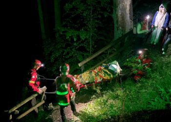 Patru tinere din R. Moldova, blocate în munți, în România. Operațiunea de salvare a durat 6 ore