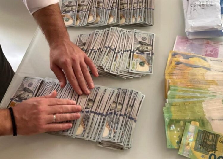 Percheziții în capitală: A fost ridicat peste 1 000 000 de lei de la persoane afiliate unei fundații din Rusia