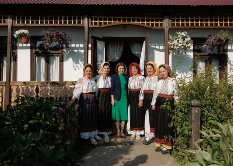 FOTO // Festivalul „La izvorul Osoiencelor”, organizat la Horești, Fălești. Maia Sandu: „Astfel de sărbători ne amintesc cât de important este să rămânem uniți”