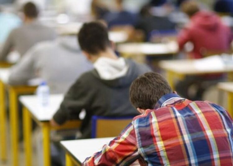 Absolvenții de gimnaziu susțin examenul la matematică