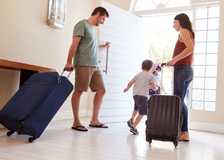 În perioada estivală, moldovenii pleacă în vacanță. Polițiștii vin cu recomandări pentru a evita furturile din locuințe