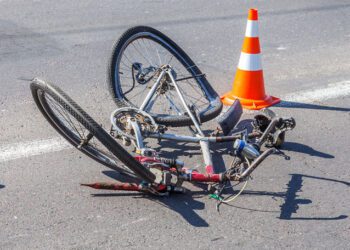 VIDEO // Un biciclist, tamponat pe o stradă din Bălți. Momentul impactului