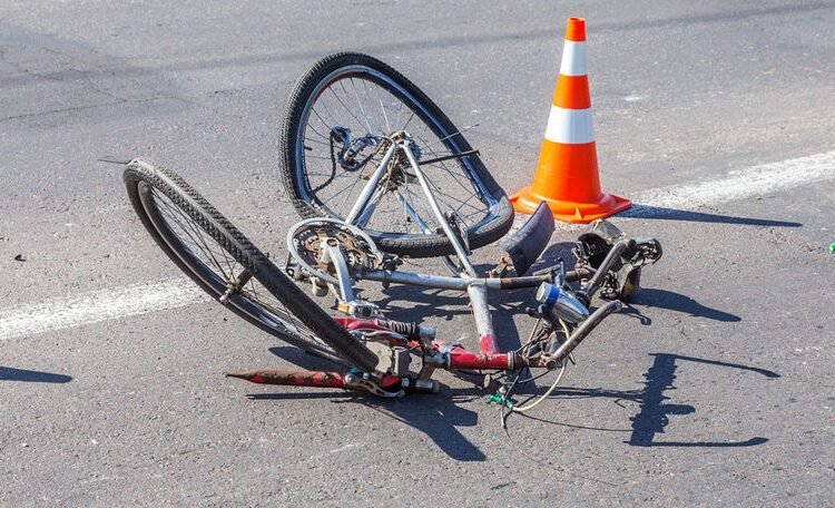 VIDEO // Un biciclist, tamponat pe o stradă din Bălți. Momentul impactului