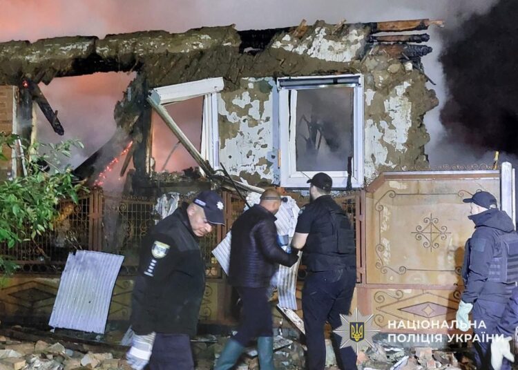 Atac cu drone în nordul Ucrainei: cel puțin cinci morți și 17 răniți, inclusiv copii