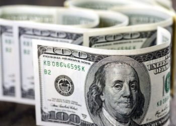 Dolarul în uşoară depreciere, celelalte monede își păstrează valoarea