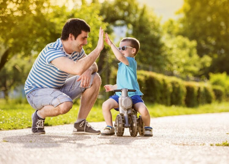 Tăticii din R. Moldova vor avea propria sărbătoare. Ultima duminică din iunie devine Ziua Națională a Taților