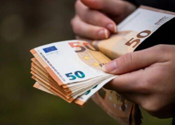 Câți moldoveni ridică un salariu mai mare de 1.000 de euro pe lună