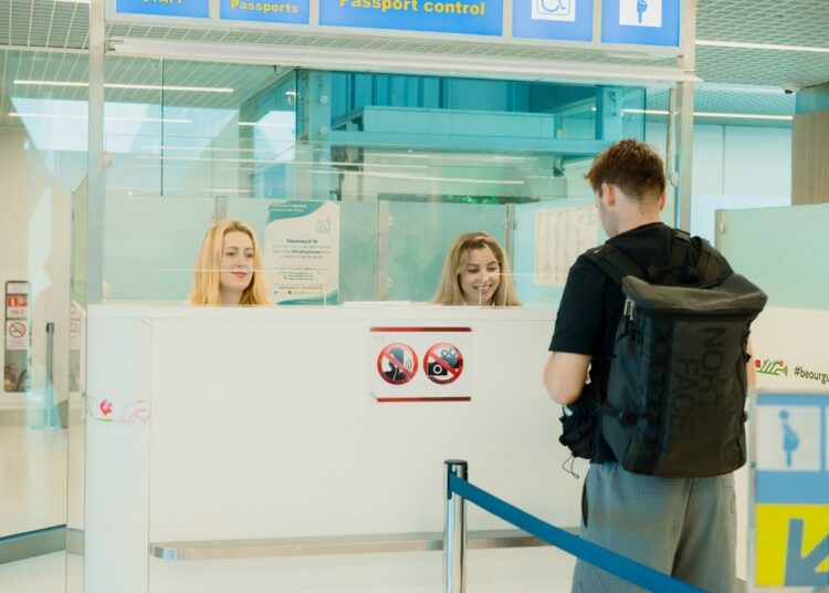 Șapte documente de călătorie falsificate, depistate într-o săptămână la frontierele Republicii Moldova