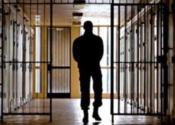 Au bătut cu pietre un bărbat până la moarte. Unul dintre făptași și-a aflat sentința