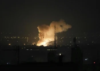 Israelul a lansat un atac major asupra Iranului, care avertizează că va răspunde