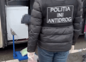 Grup specializat în vânzarea de droguri, destructurat la Chișinău. Doi bărbați arestați