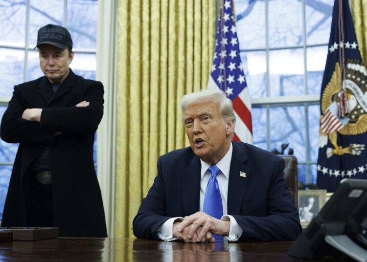 Acțiunile Tesla s-au prăbușit după cearta dintre Musk și Trump: Cât au scăzut într-o singură zi