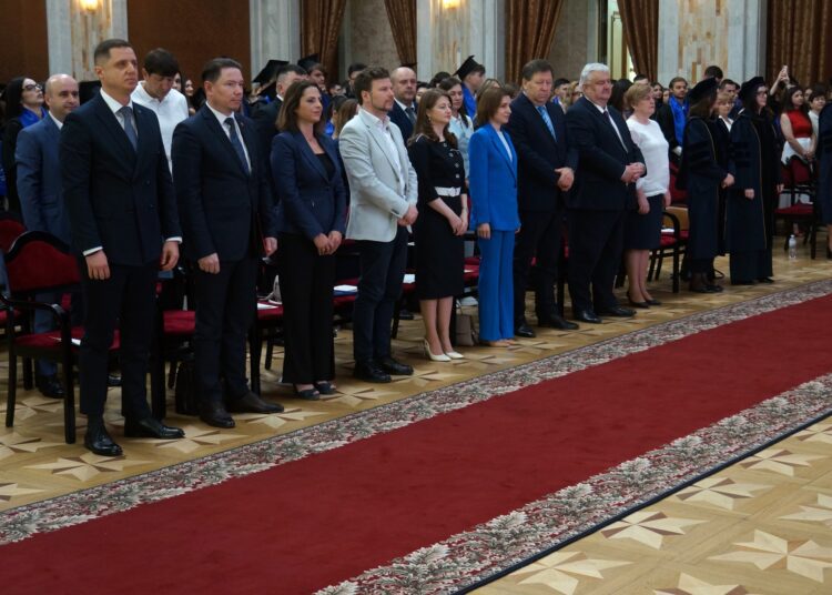 FOTO // Peste 500 de absolvenți în drept. Maia Sandu a participat la ceremonie
