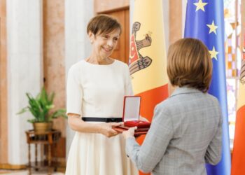 Trei ambasadori europeni, decorați de Președinta Maia Sandu la final de mandat în Republica Moldova