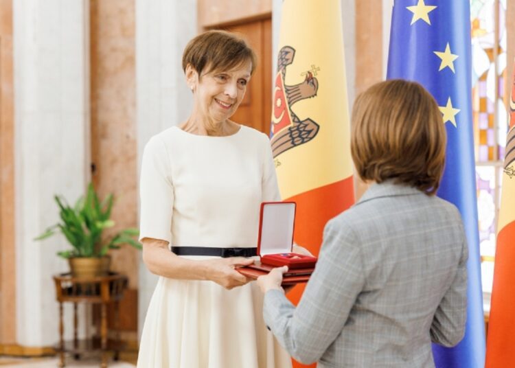 Trei ambasadori europeni, decorați de Președinta Maia Sandu la final de mandat în Republica Moldova