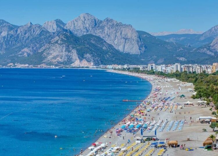 Vacanța la mare, mai scumpă în 2025. Unde merg moldovenii și cât plătesc