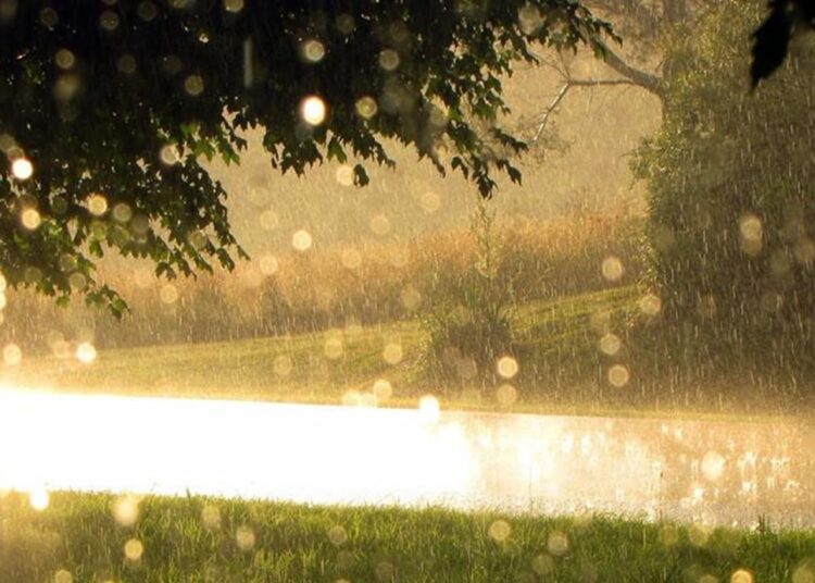 Vreme caldă, dar cu posibile averse slabe