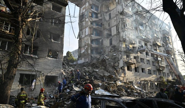 FOTO // Atac masiv cu rachete și drone rusești asupra Kievului: 14 oameni au murit, iar 55 au fost răniți