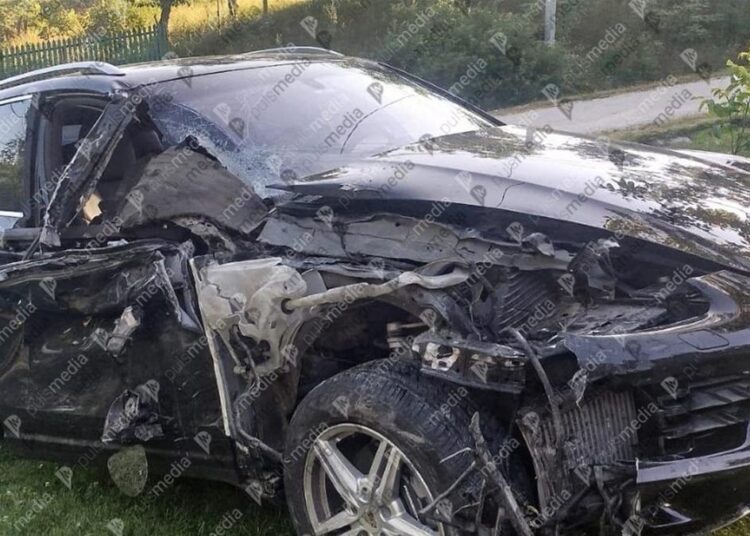 FOTO // Un polițist și-a făcut Porsche-ul zob și a dat bir cu fugiții, la Ungheni. Ar fi fost băut la volan
