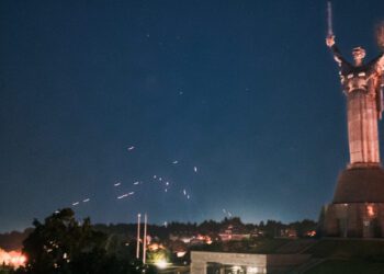 Atac rusesc de amploare cu drone și rachete asupra Kievului: cel puțin patru morți și zeci de răniți