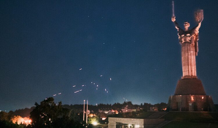 Atac rusesc de amploare cu drone și rachete asupra Kievului: cel puțin patru morți și zeci de răniți