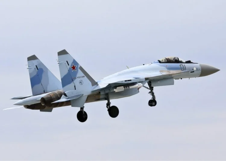 Ucraina anunţă că a doborât un avion de vânătoare rus Su-35