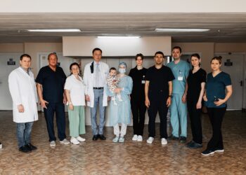 VIDEO // Premieră medicală în R. Moldova. Un copil a fost salvat printr-un transplant de ficat