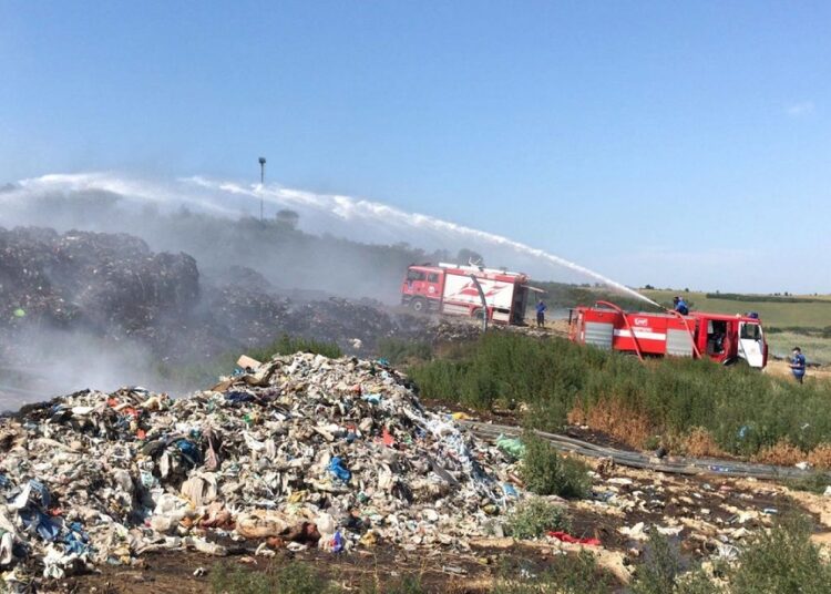 650 de incendii la poligoanele de deșeuri în mai puțin de o lună. Au fost afectate 115 hectare de pământ
