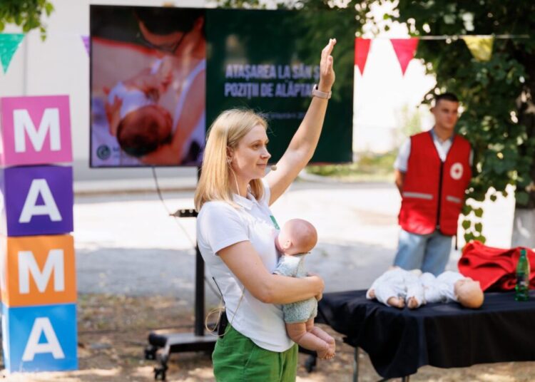 Sesiuni despre alăptare și vaccinare, dar și cursuri practice de prim ajutor. Caravana Alăptării revine în nordul țării