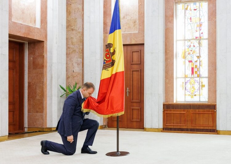 Noul vicepremier pentru Reintegrare, investit în funcție. Maia Sandu: „Misiunea principală a dumneavoastră este siguranța oamenilor”