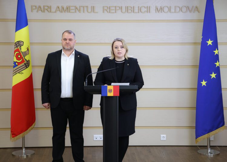 Lilian Carp: Alexandr Nesterovschi și Irina Lozovan au părăsit Transnistria