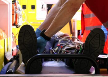 FOTO // Accident pe traseul Drochia–Dondușeni cu implicarea unui microbuz de rută. Un bărbat a murit, iar alte nouă persoane au fost rănite