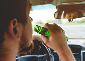 VIDEO // De la trotinetă la mașină. Cinci șoferi, prinși băuți pe drumurile din Drochia