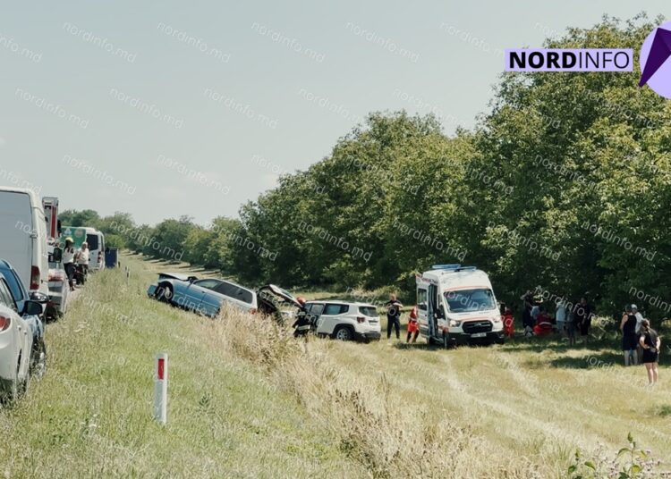 VIDEO // Grav accident în raionul Edineț. La fața locului a intervenit ambulanța