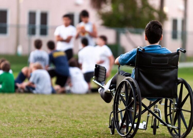 Adaptarea școlilor la elevi cu nevoi speciale. Cum se face incluziunea și ce provocări persistă