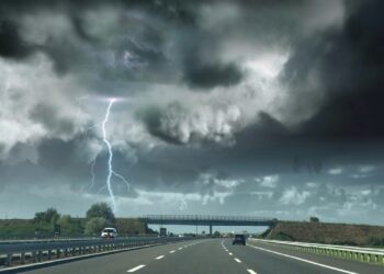 Vreme periculoasă în Moldova: furtuni, grindină și vânt puternic