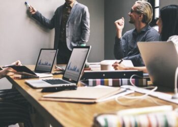 Granturi de până la 2 milioane de lei: încep înscrierile pentru programul dedicat startup-urilor tehnologice