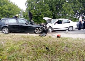 FOTO // Accident grav în apropiere de satul Ruseni, raionul Edineț. Cinci persoane au ajuns la spital