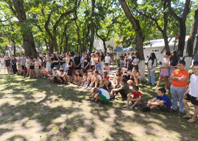 FOTO // Salvatorii IGSU continuă instruirile de vară. Peste 160 de copii din Fălești au fost învățați cum să reacționeze în situații de risc