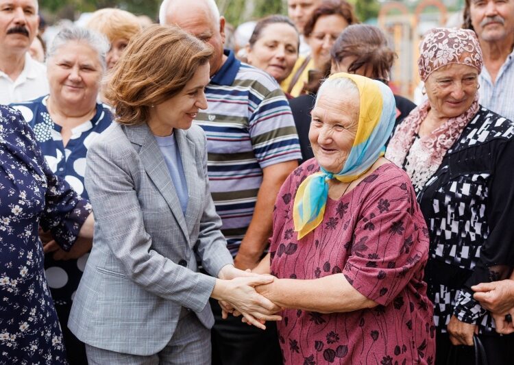 Maia Sandu a donat premiul Reinhard Mohn, în valoare de 1,9 milioane de lei, în satul ei de baștină