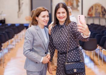 FOTO // Maia Sandu s-a întâlnit cu moldovenii stabiliți în Treviso și Veneția