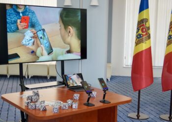 Tehnologie educațională inovatoare: Platforma „Haptilica” va fi testată în 100 de școli din Republica Moldova