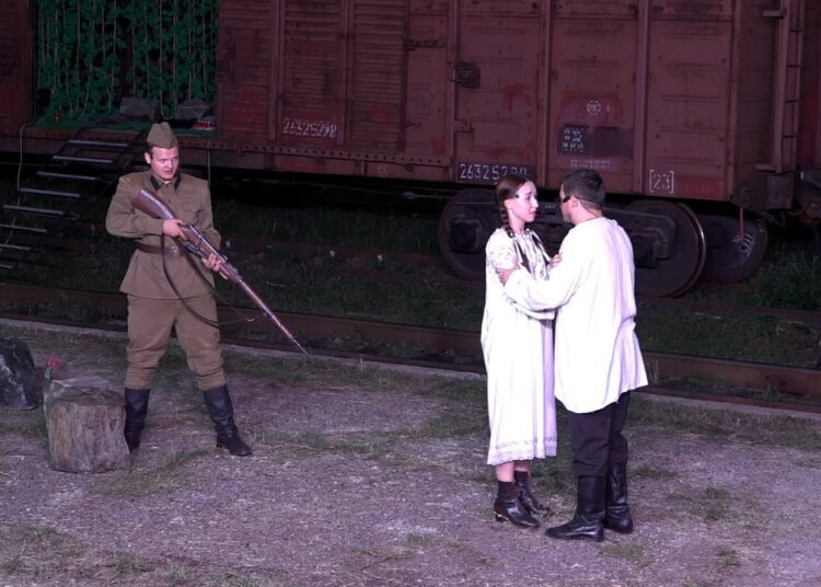 Astăzi, actorii din Bălți vor prezenta spectacolul „Tema pentru acasă” chiar în inima Chișinăului